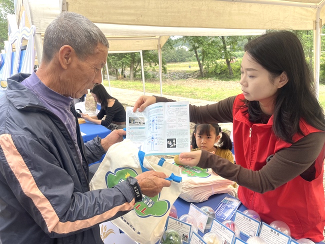 81DEhBWRi2tmZ2ZR.jpg 81DEhBWRi2tmZ2ZR.jpg