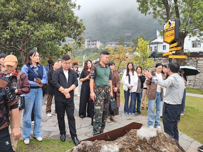 EsjkH2aYYYyMbrbG.jpg EsjkH2aYYYyMbrbG.jpg